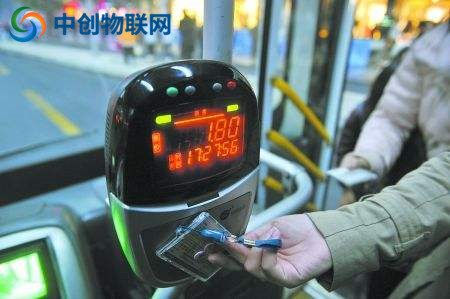 手机公交地铁扫码乘车兴起 物联网卡赋能智慧交通出行